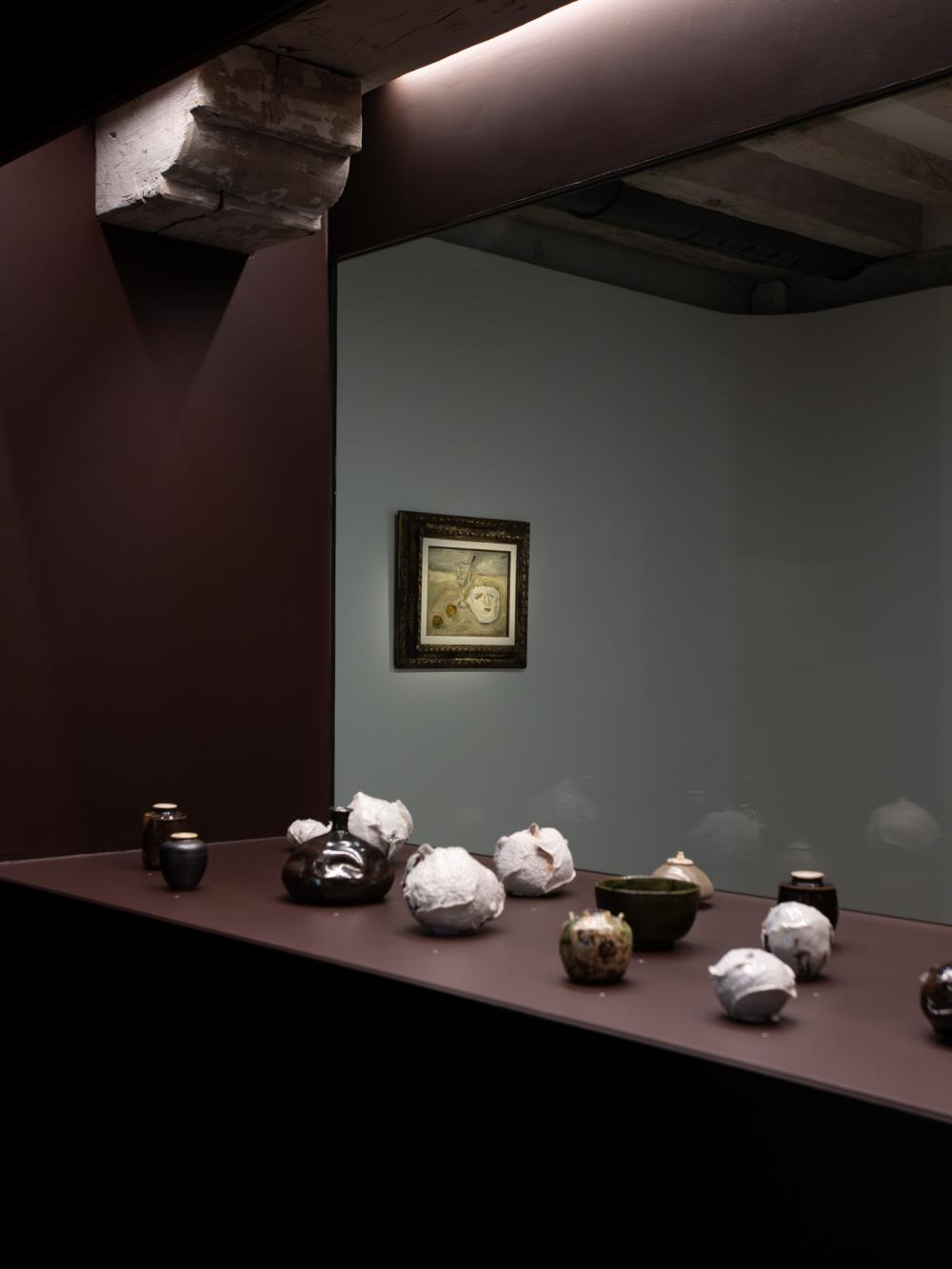 Pauline Bazignan / objets du Japon / Jean Pougny, Ni fleurs ni batailles, musée d'Art moderne de Fontevraud Pauline Bazignan / objets du Japon / Jean Pougny, Ni fleurs ni batailles, musée d'Art moderne de Fontevraud