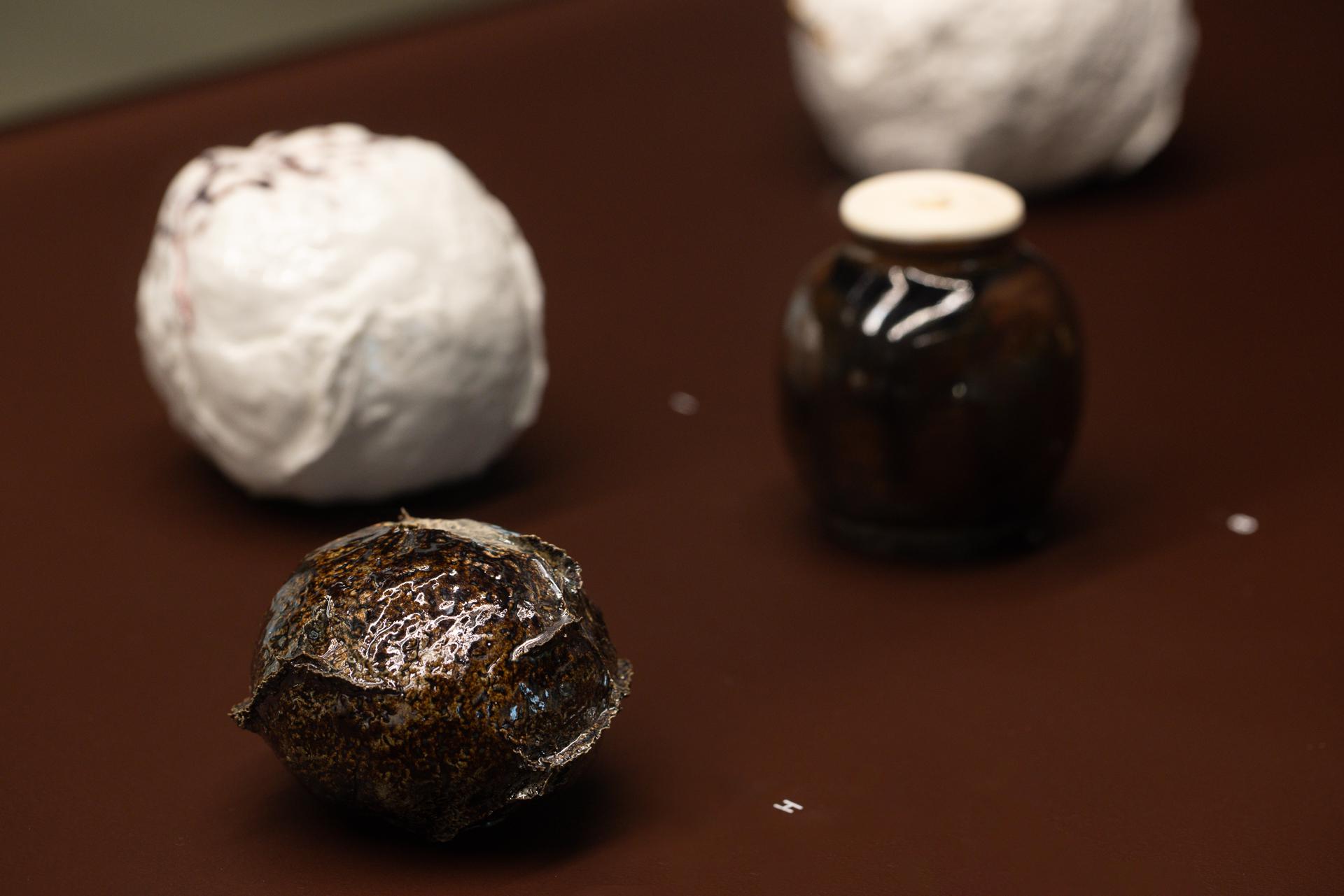 Pauline Bazignan / four de Seto, Ni fleurs ni batailles, musée d'Art moderne de Fontevraud Pauline Bazignan / four de Seto, Ni fleurs ni batailles, musée d'Art moderne de Fontevraud