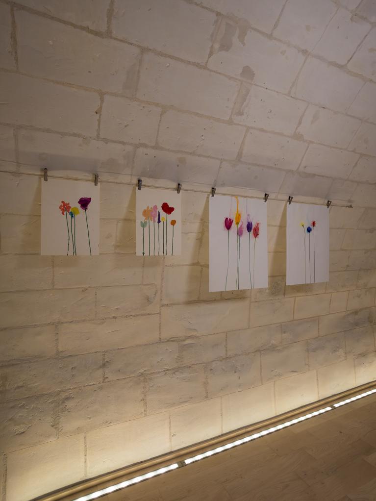 Pauline Bazignan, Ni fleurs ni batailles, musée d'Art moderne de Fontevraud Pauline Bazignan, Ni fleurs ni batailles, musée d'Art moderne de Fontevraud